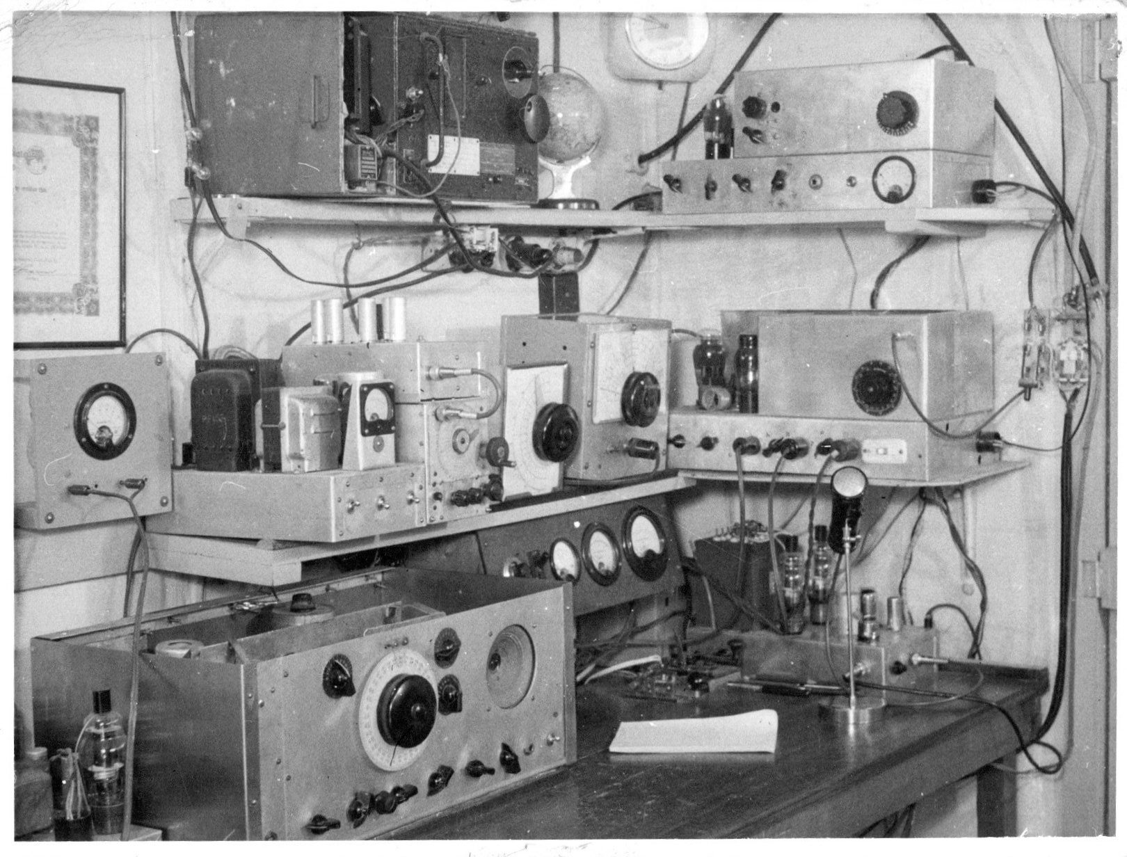 1950 Len Crook VK7BQ station