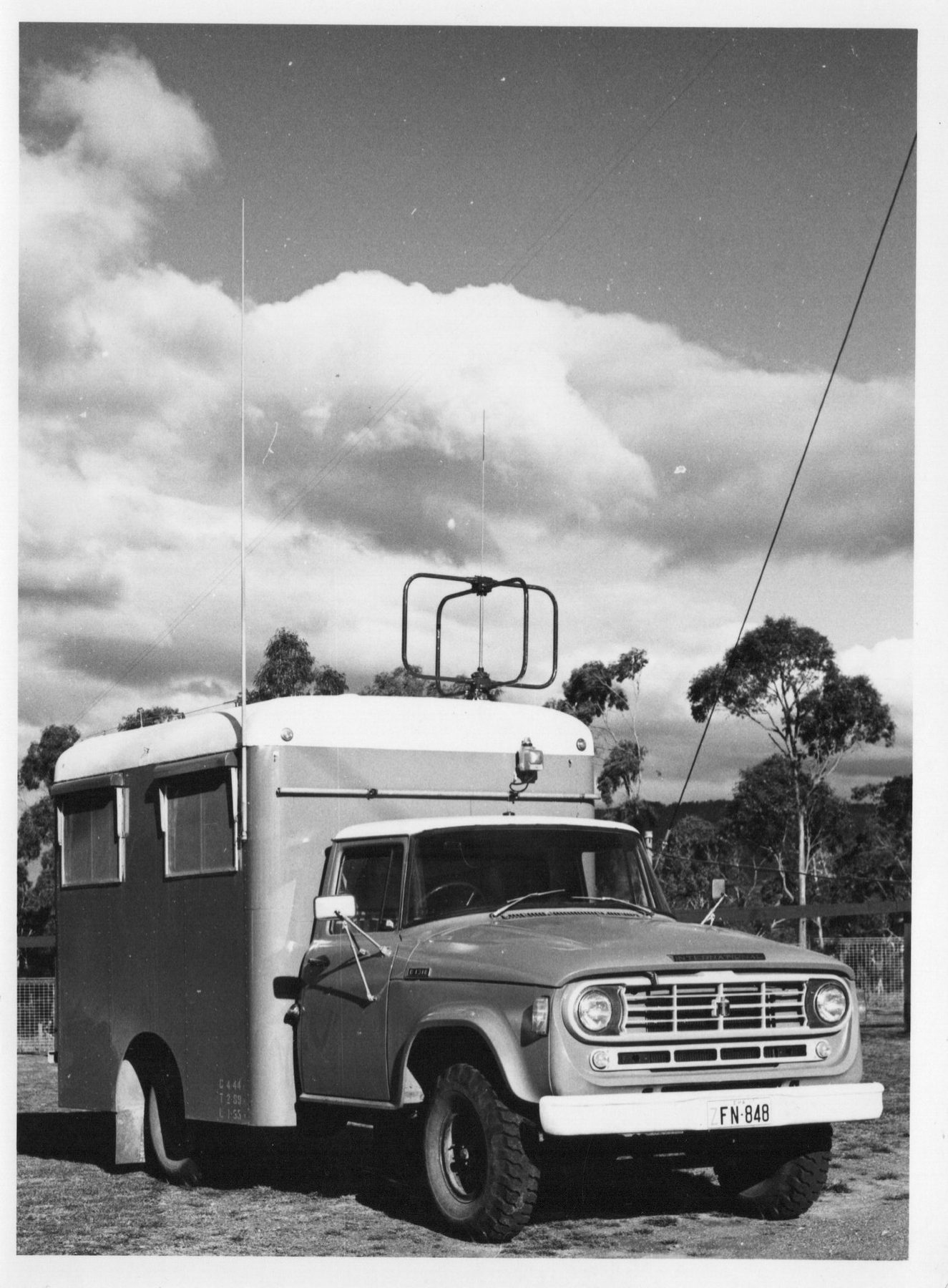 Monitoring truck side