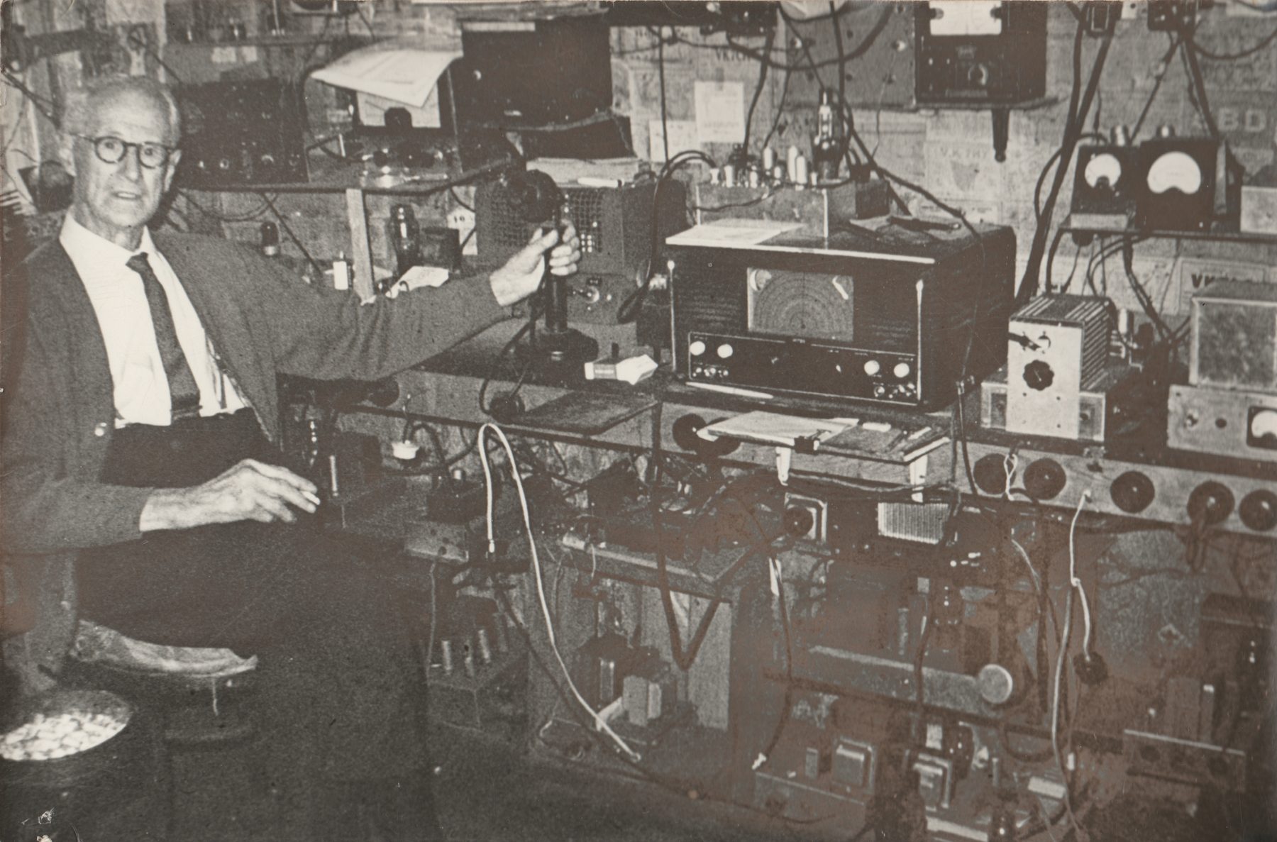Photo5 Len Crook VK7BQShack May1969