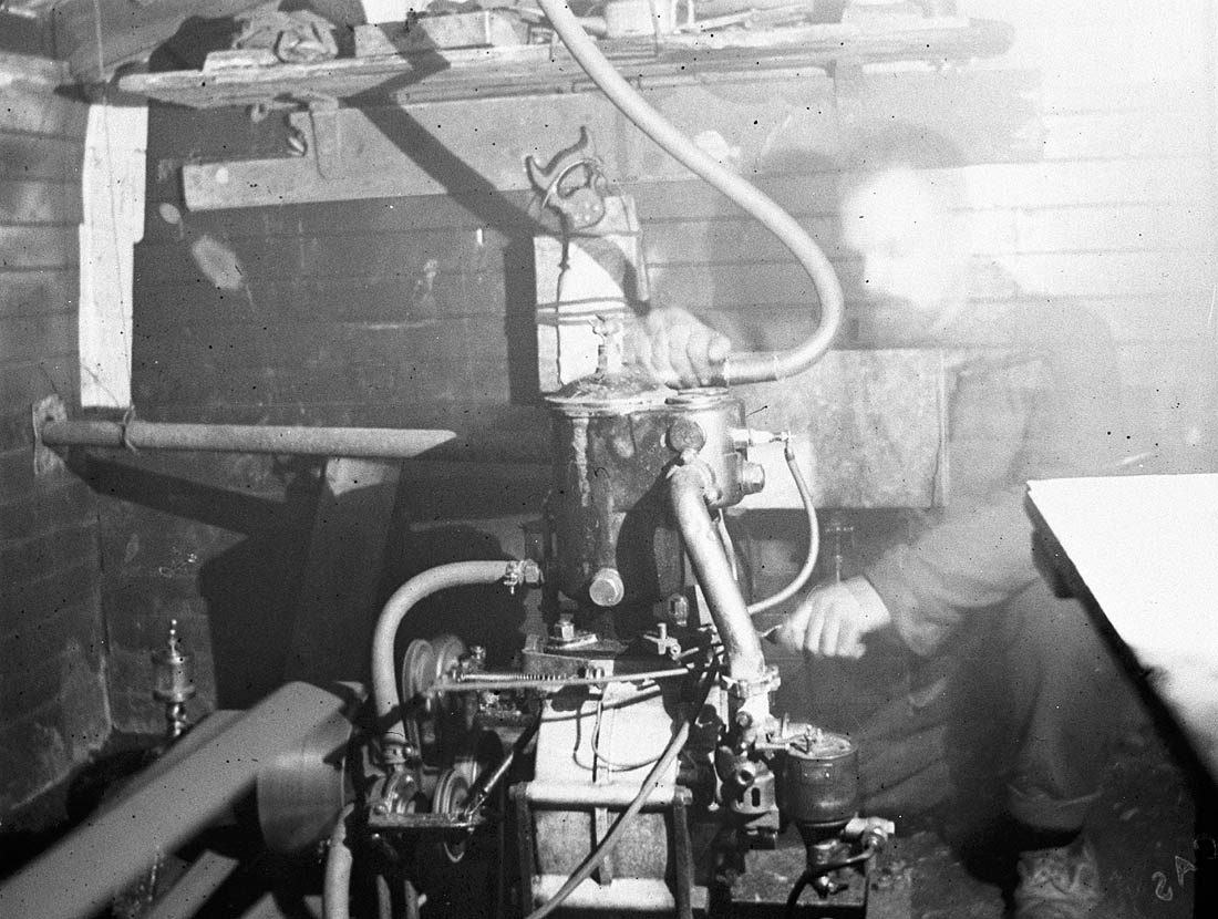 Sandell Interior Engine Hut Wireless Hill