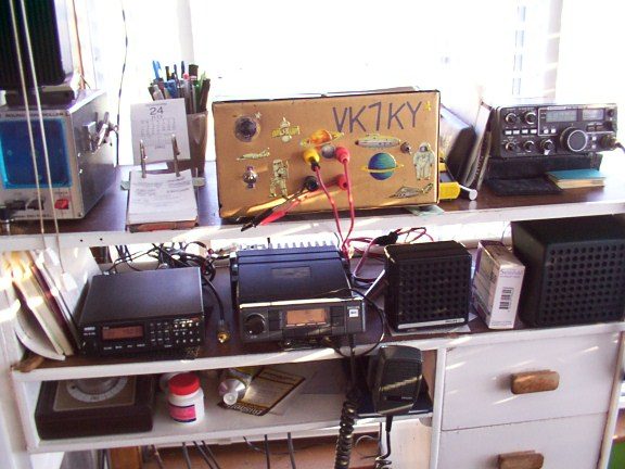 VK7KY Max Hardstaff SK Radio Room (1)