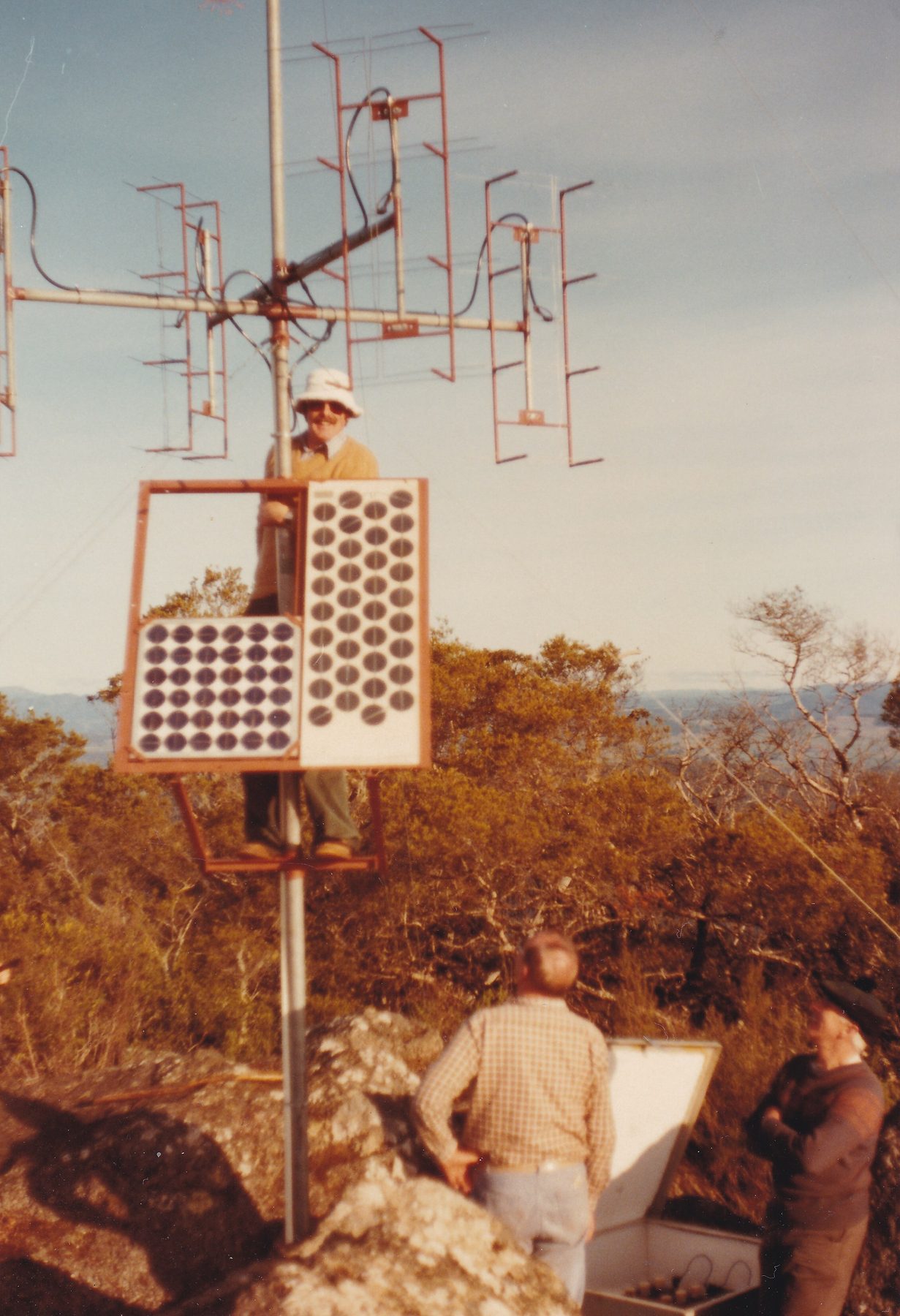 VK7RTV Mt Duncan ATV repeater 70cm installation TX antennas 1983 004